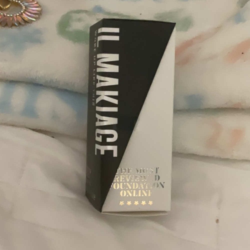 Brand new I’ll Makiage makeup. Shade 105